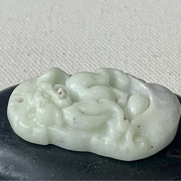Chinese Zodiac Jade Dog Pendant Mythical Beast Amulet Auspicious Lucky Animal - Picture 4 of 9